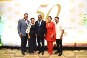 Teodoro Adón celebra 50 años en el comercio dominicano