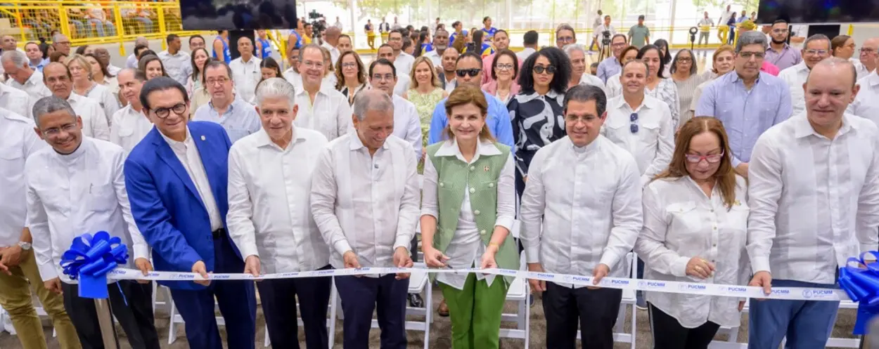 Raquel Peña y Banreservas inauguran polideportivo PUCMM