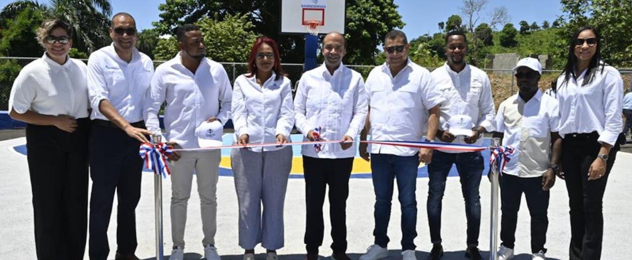 Juega RD Banreservas: Reconstruye dos canchas Samaná