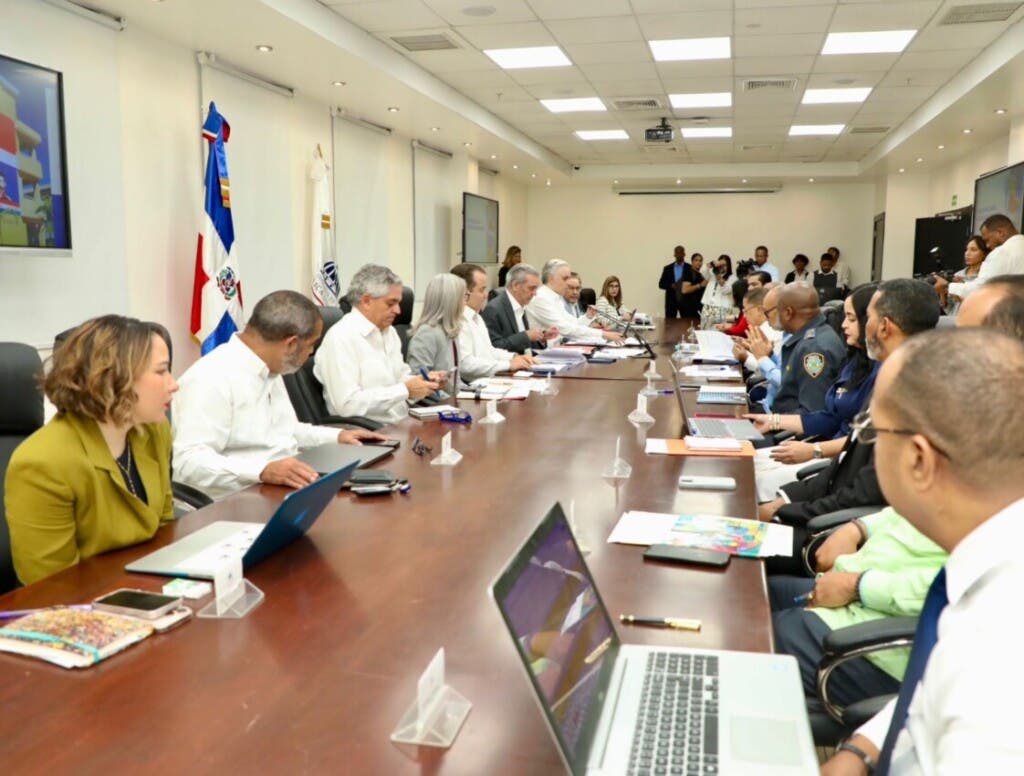 Gobierno forma a más de 124 mil docentes en educación STEAM