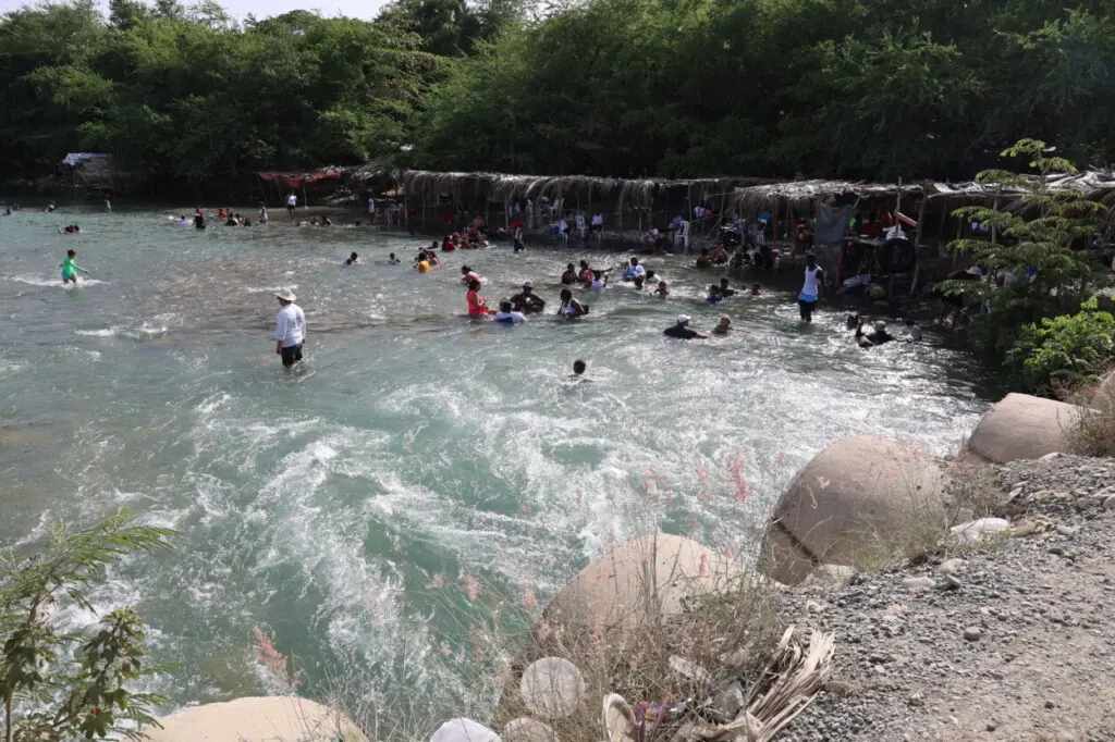 Este es el extremo oeste del balneario La Neverita en el río Nizao. / Duany Núñez.