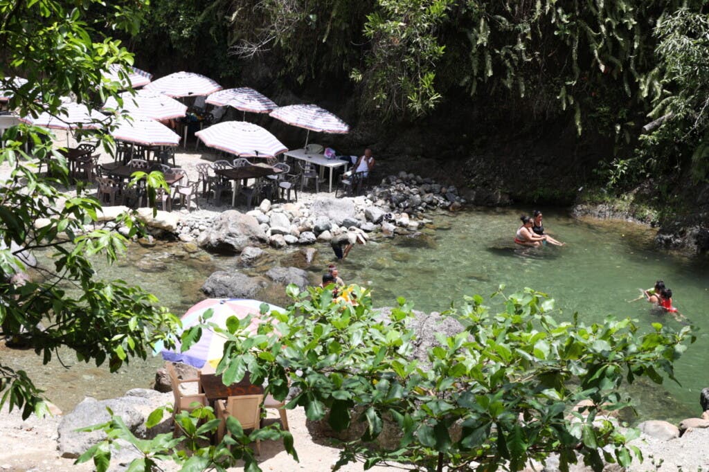 El Balneario Acapulco cuenta con varios charcos distribuidos a lo largo de más o menos 300 metros, unos más profundos que otros, pero todos encantadores. / Duany Núñez.