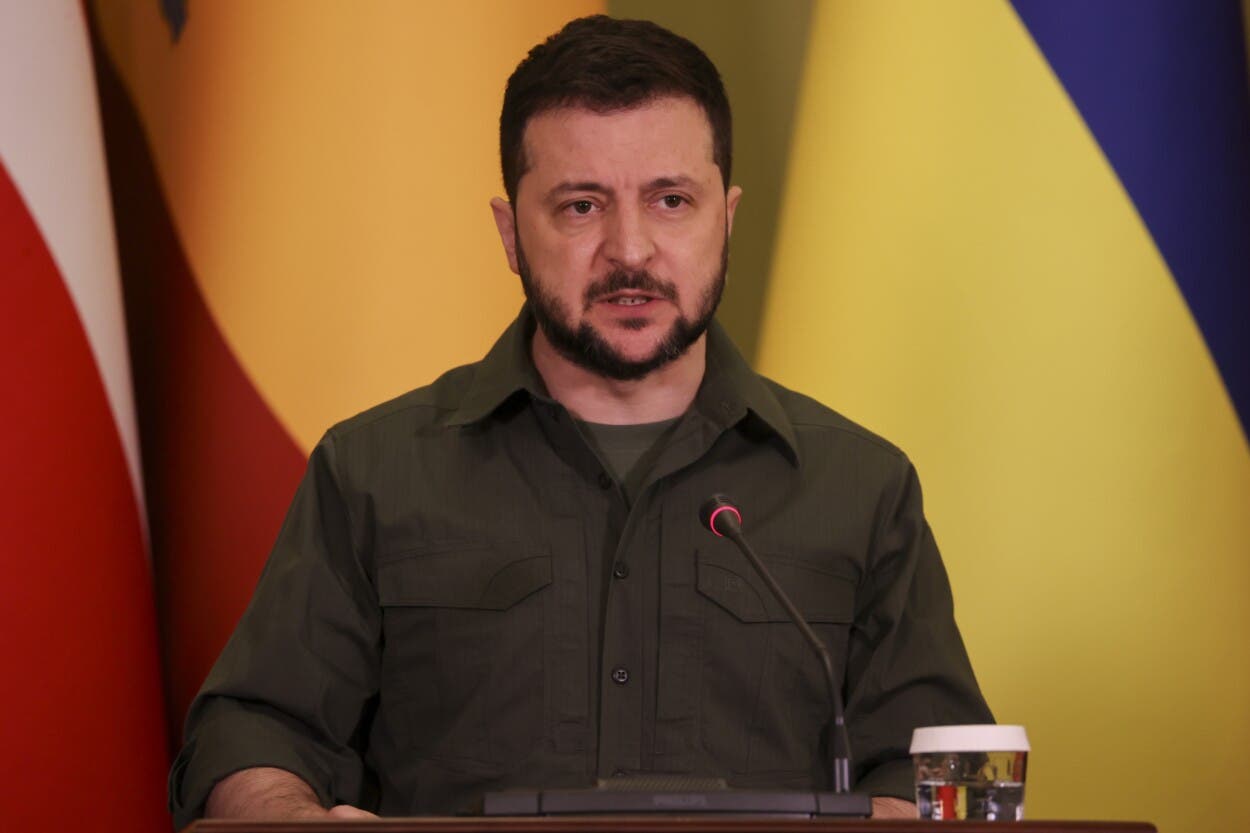 Zelenski en apuros tras el asesinato del opositor Parubi