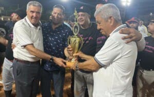 Adovenprofar-B apabulla y se corona campeón División Sur softbol