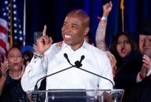 Alcalde Eric Adams impulsa «Triple Limpieza» en NYC