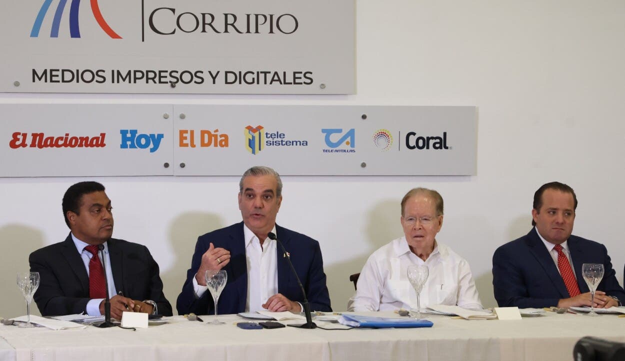 Presidente Abinader anuncia revisión del salario mínimo en el sector público