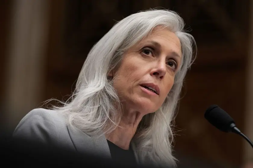 La directora de los CDC desafía su despido, asegura sólo Trump puede hacerlo