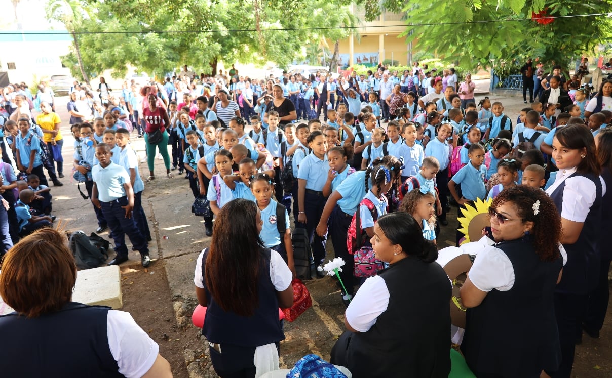 Asistencia masiva en primer día de clases