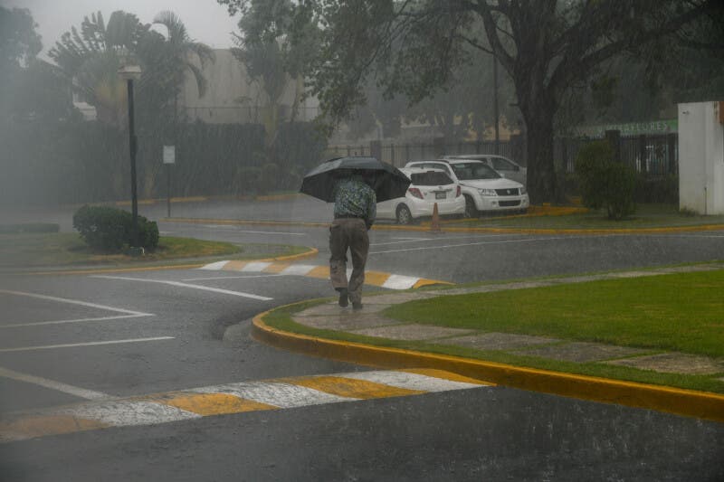 Vaguada y onda tropical se alejarán este lunes del territorio dominicano