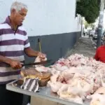 Denuncian precios pollo se elevan por las nubes