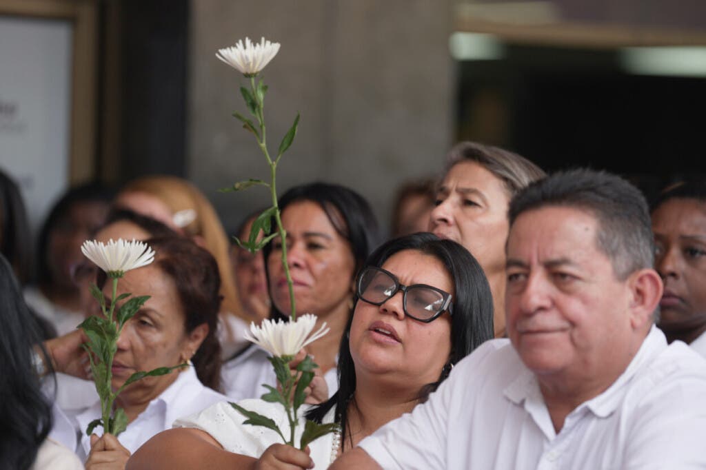 Colombia despide a Miguel Uribe en un emotivo homenaje en el Capitolio