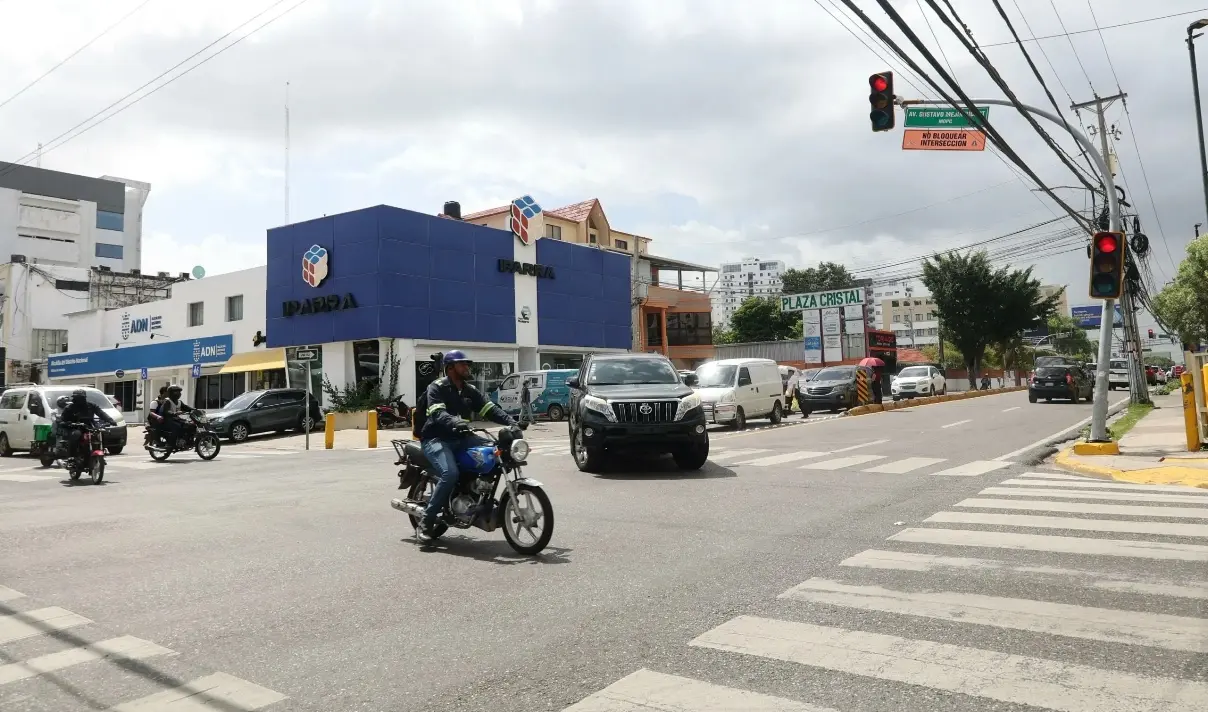 Amplían prohibición de giros a la izquierda