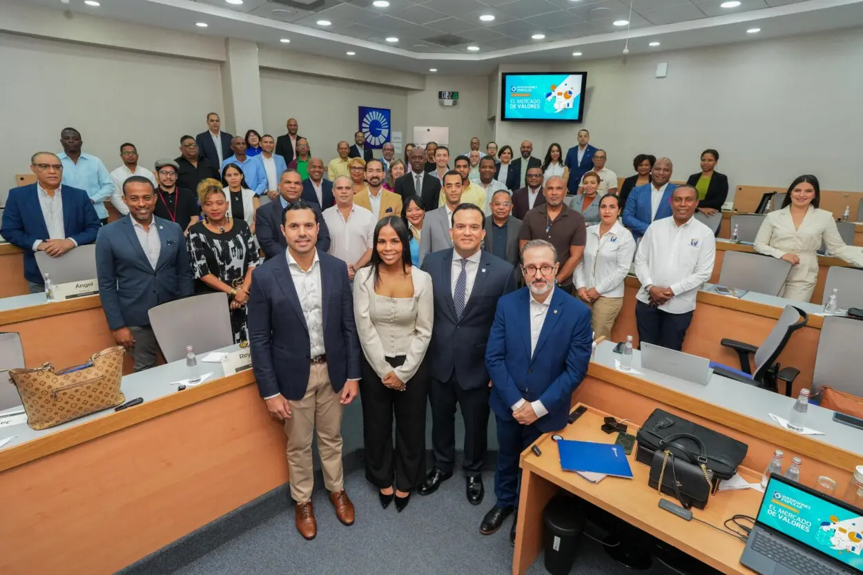 Banco Popular fortalece la educación financiera con taller para comunicadores