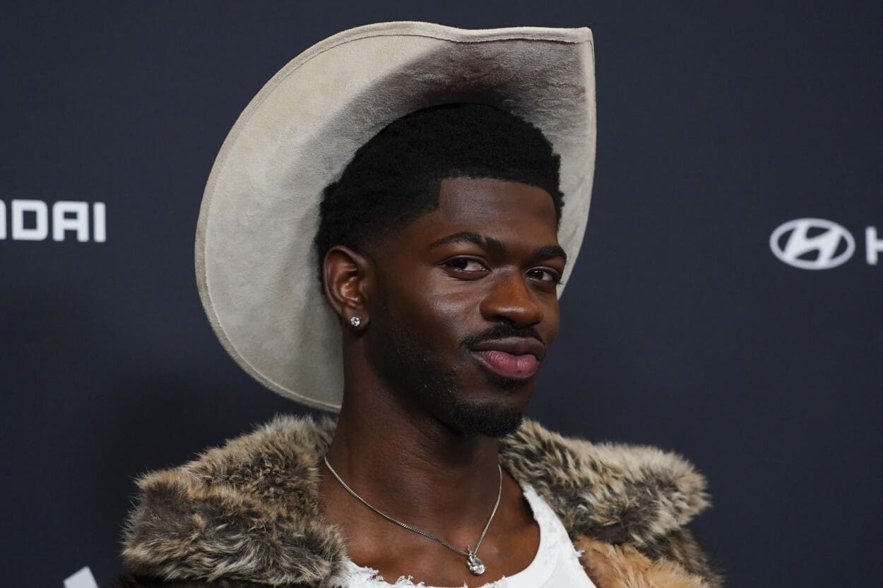 Lil Nas X en problemas: detenido semidesnudo y hospitalizado por supuesta sobredosis