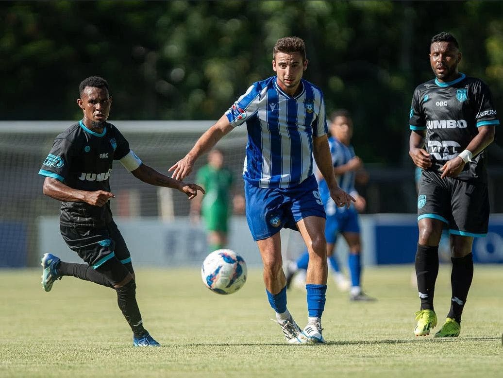OyM y Salcedo FC empatan en duelo lleno de goles y errores defensivos