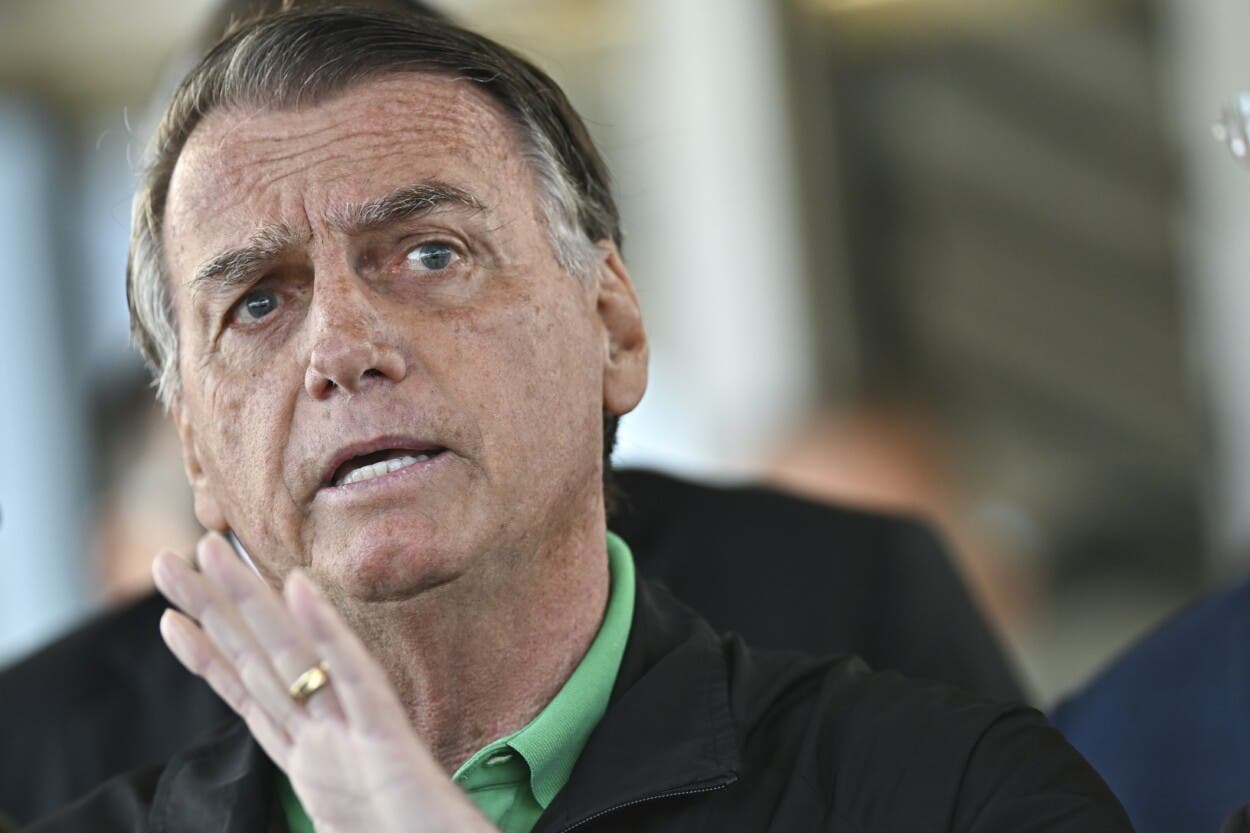 Bolsonaro, el expresidente que desafió a la democracia y acabó en prisión domiciliaria