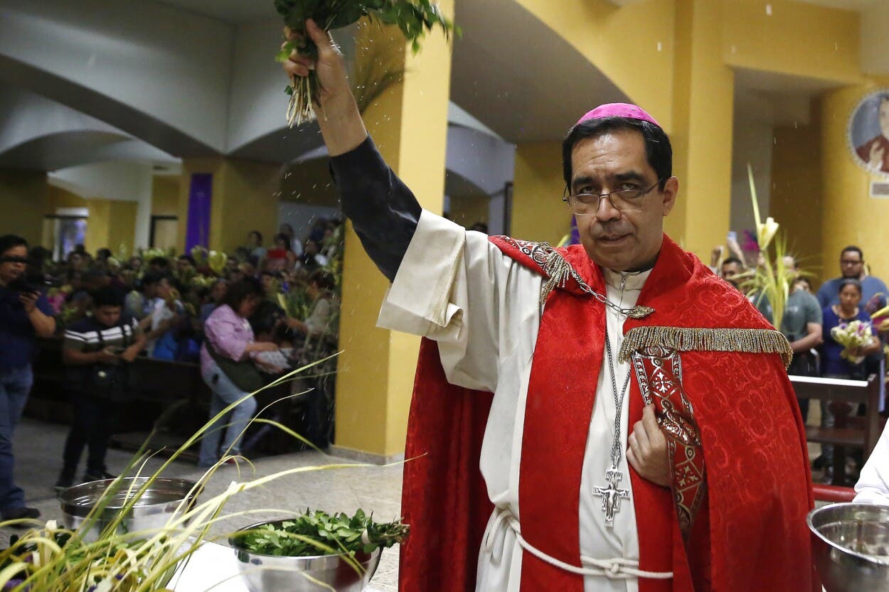 Iglesia salvadoreña rechaza reformas constitucionales “inconsultas”