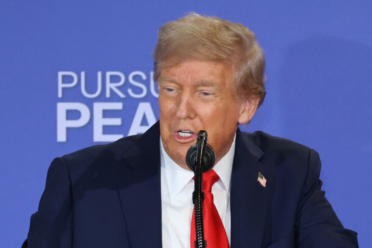 Trump reitera su apoyo a una paz duradera en Ucrania en su día de la independencia