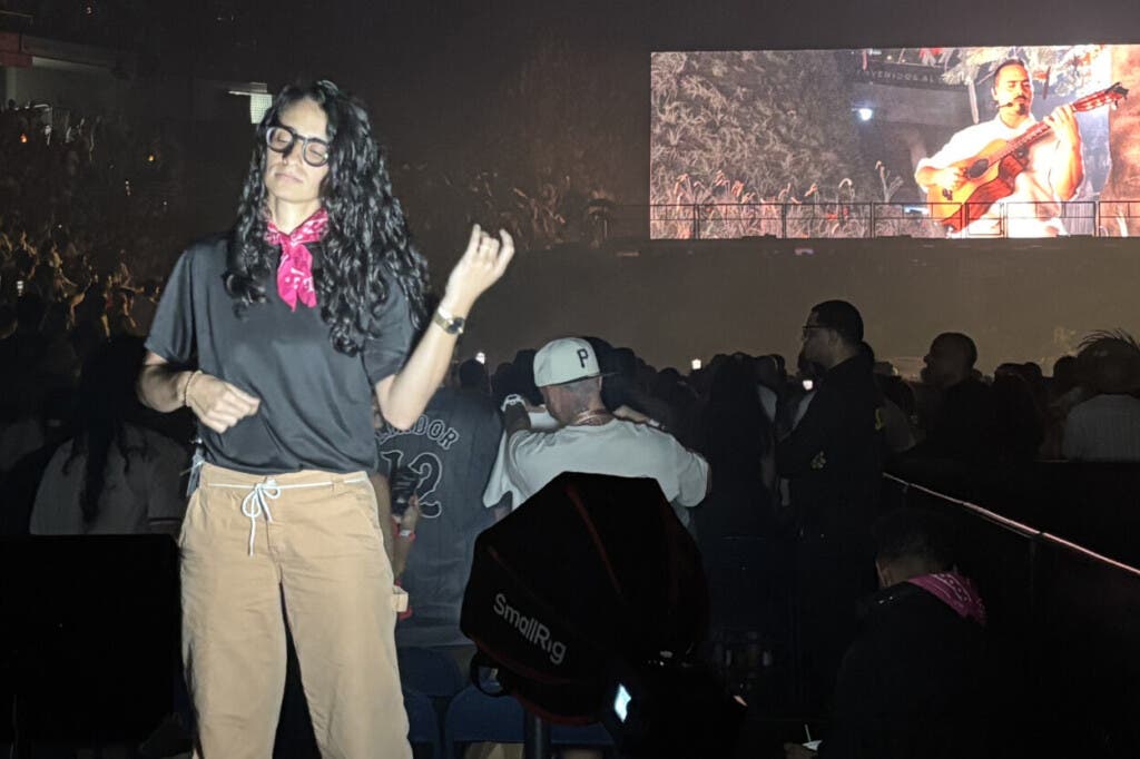 Interpretación de señas en vivo: la experiencia de personas sordas en el concierto de Bad Bunny