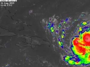 Huracán Erín: Avisos de aguaceros y viento para 10 provincias este fin de semana