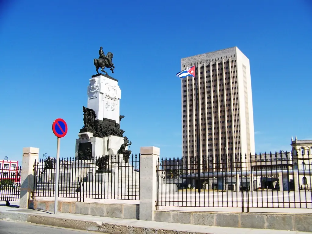 La medicina cubana a partir de la historia de una médica