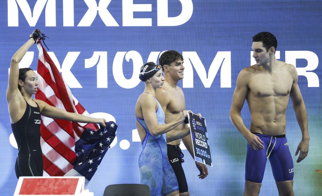 Estados Unidos establece nuevo récord mundial en relevos 4×100