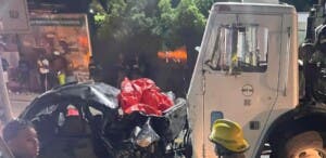 Ocho muertos y 12 heridos tras choque de camión recolector con una camioneta en La Ceiba, Higüey