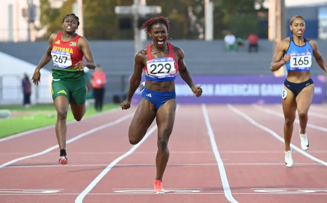 Liranyi Alonso vuela a la gloria: oro y récord en los 200 metros