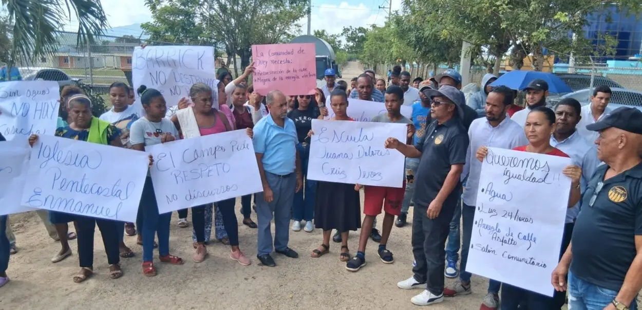 Vigilia en Cotuí: demandas de mejoría en carretera y agua potable