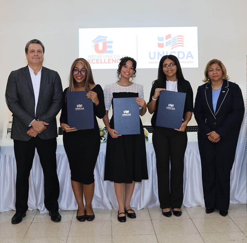 UNICDA otorga becas a jóvenes destacadas que iniciarán estudios en carreras tecnológicas