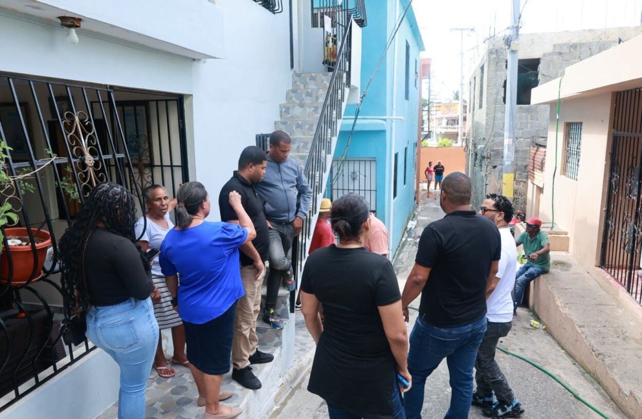 Ensanche Isabelita se mantiene en shock tras tragedia de madre y sus 3 hijos hallados sin vida en casa