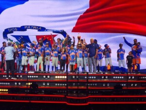 Campeones sin estadio: niños de Los Girasoles ganan torneo internacional de béisbol