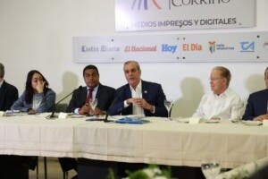 Abinader garantiza generación y estabilidad eléctrica