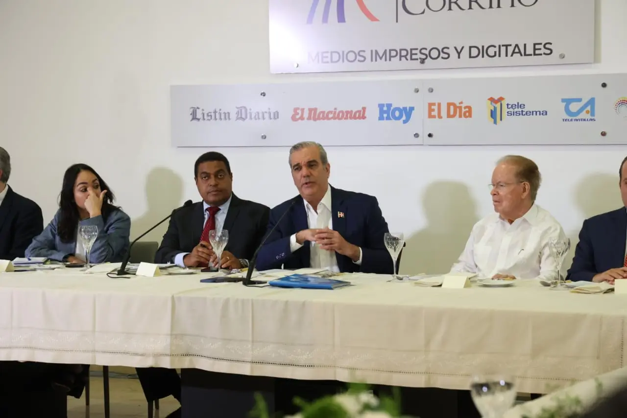 Abinader garantiza generación y estabilidad eléctrica