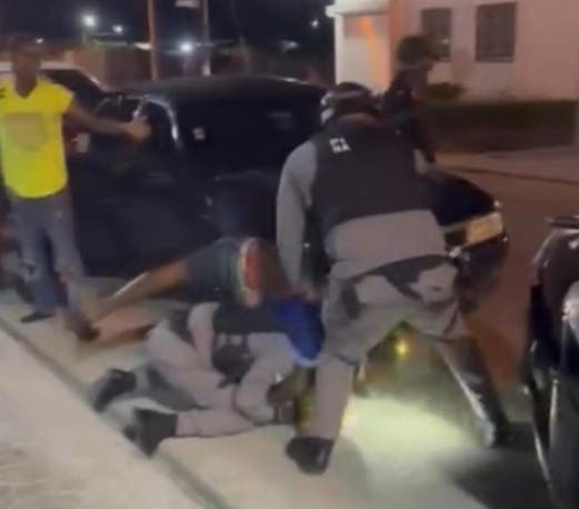 Enfrentamiento en Barahona involucra a jóvenes, policías y un militar del ERD