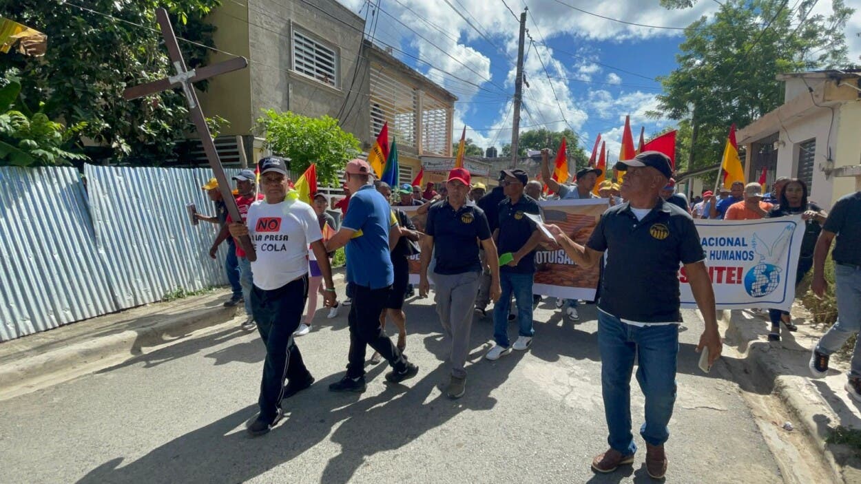 Cotuí marcha contra nueva presa de cola y exige obras prioritarias al Gobierno