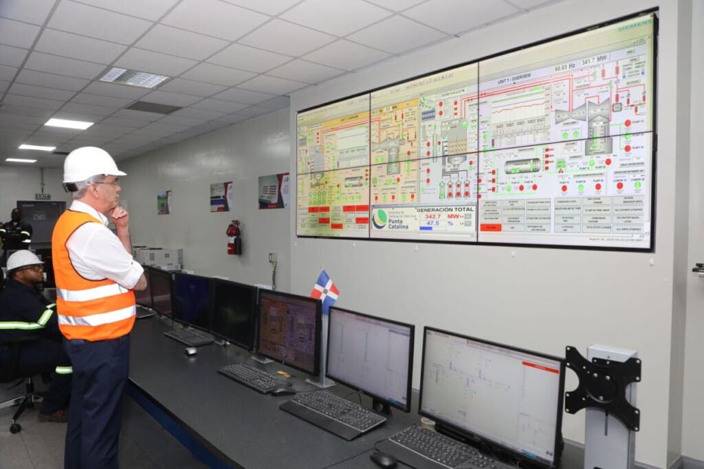 “Conozco las dificultades que ocasionan los apagones a la ciudadanía y por eso pido excusas al pueblo dominicano”, expresó el mandatario durante un recorrido por las instalaciones de la Central Termoeléctrica Punta Catalina, en Nizao, provincia Peravia.