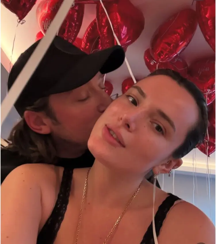 Bella Thorne sorprende con su propuesta de matrimonio a su novio