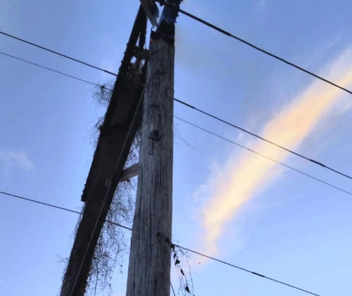 Incendio en redes eléctricas deja sin luz a más de 20 comunidades en Barahona