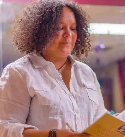 Polémica por el ‘Himno Nacional Lésbico Dominicano’ de Yoseli Castillo; pide disculpas