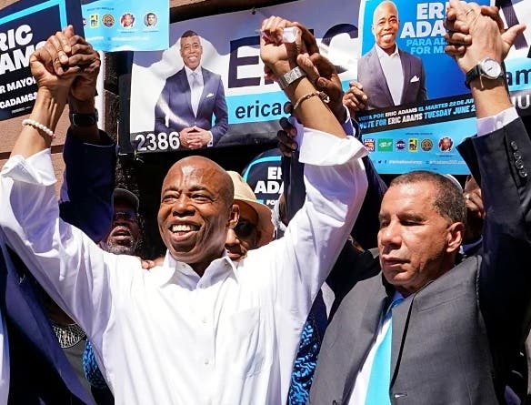 Dominicanos NYC ven paso de avance alcalde Adams