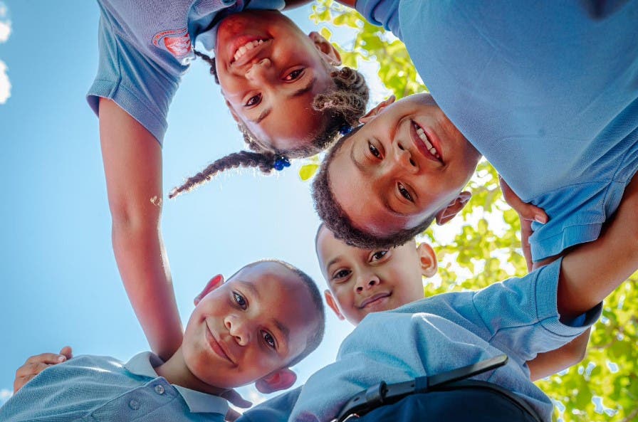 Arranca el año escolar 2025-2026 con actos simultáneos en todo el país