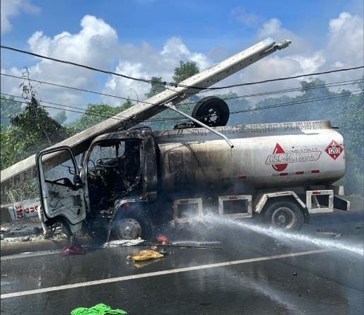 Accidente en avenida Ecológica provoca corte energótico en San Isidro