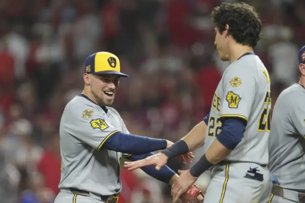 Andruw Monasterio destrozó la pelota este sábado en un momento clave, para mantener a los Cerveceros de Milwaukee impecables en sus últimos 14 partidos en las Grandes Ligas.