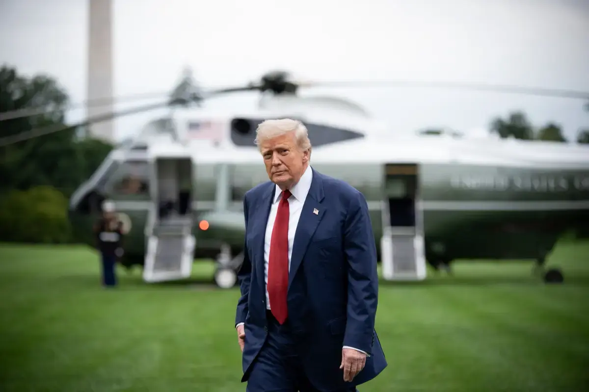 Trump viaja a la cumbre con Putin en Alaska acompañado de la cúpula de su Gabinete 
