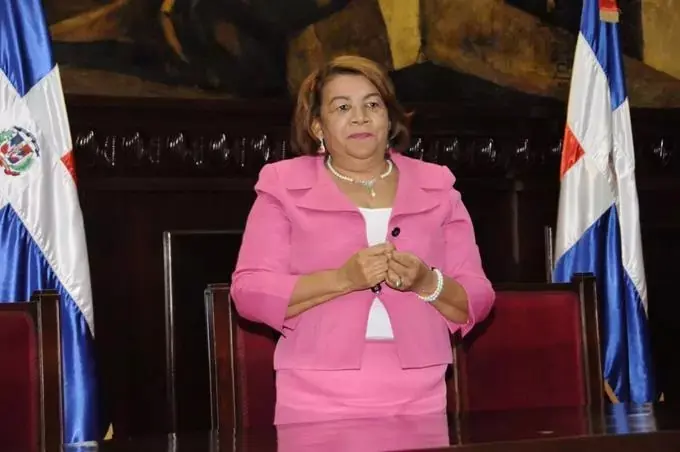 Exdiputada del PLD denuncia brote de enfermedades respiratorias por cúmulo de basura en el DN