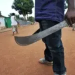 Deuda de RD$50 desata tragedia a machetazos en SFM