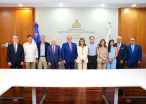 Magín Díaz refuerza lazos con empresarios para fortalecer la economía