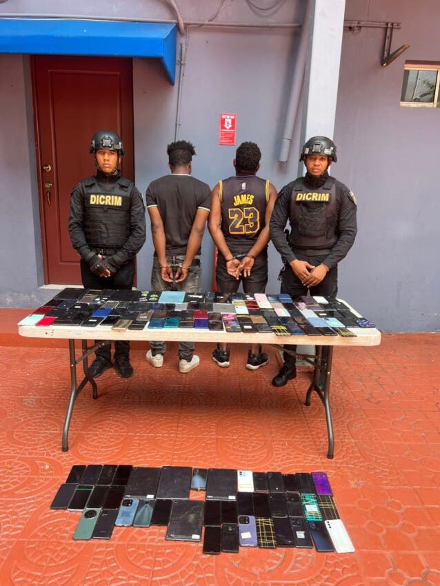 DICRIM apresa a dos haitianos, a quienes incautó 195 celulares y ocho tablets