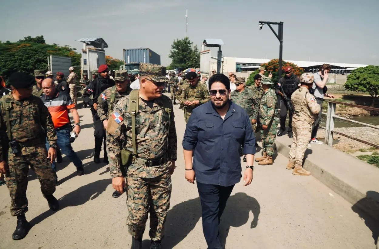 Altos funcionarios de EE.UU. visitan Defensa y frontera dominicana